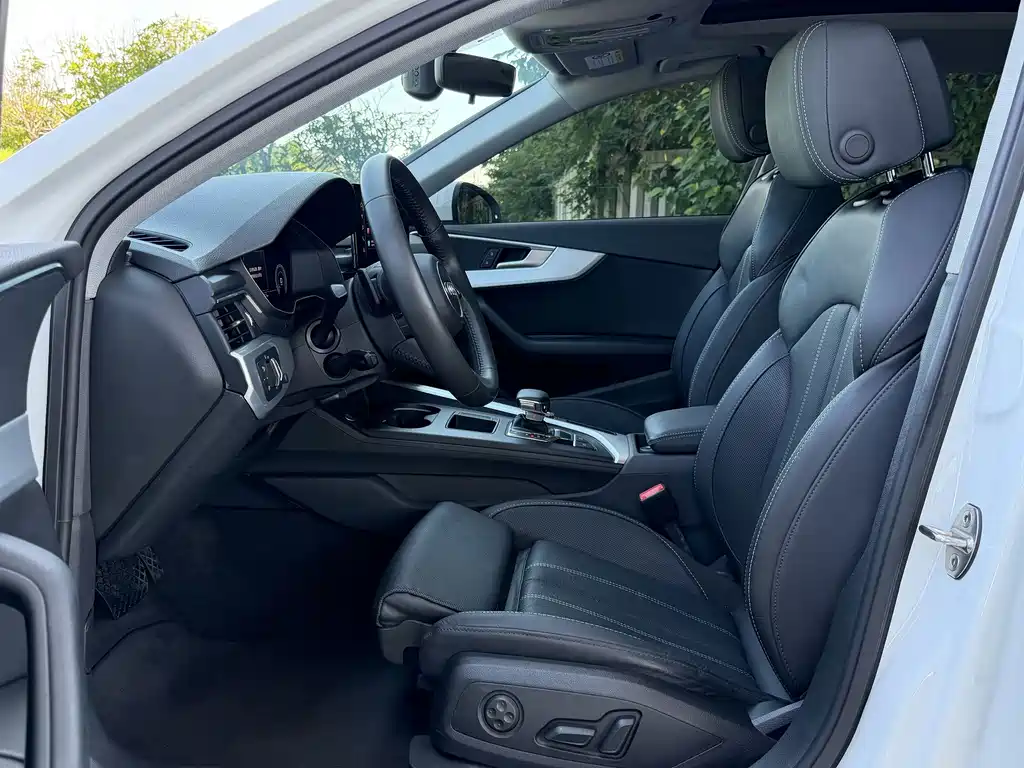 Audi A4L 2020