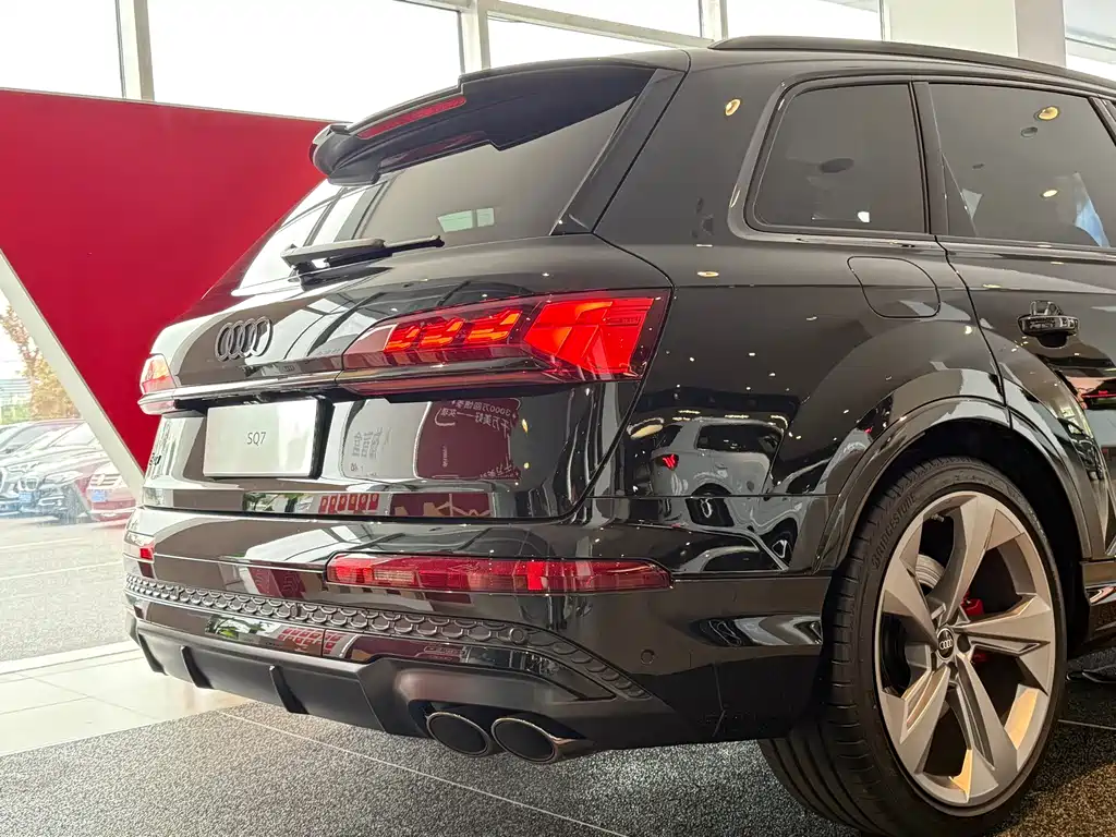 Audi SQ7 — фото 3