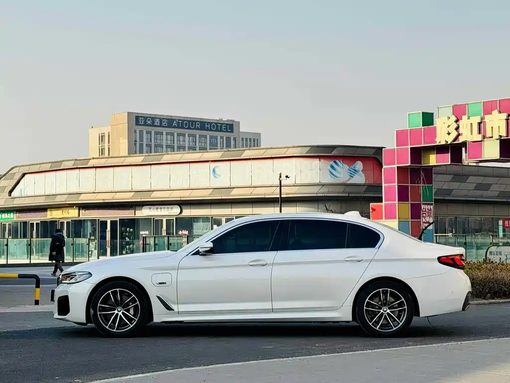 BMW 5 Series New Energy 2022 — фото 3