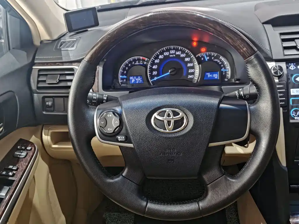 Toyota Camry 2015 — фото 16