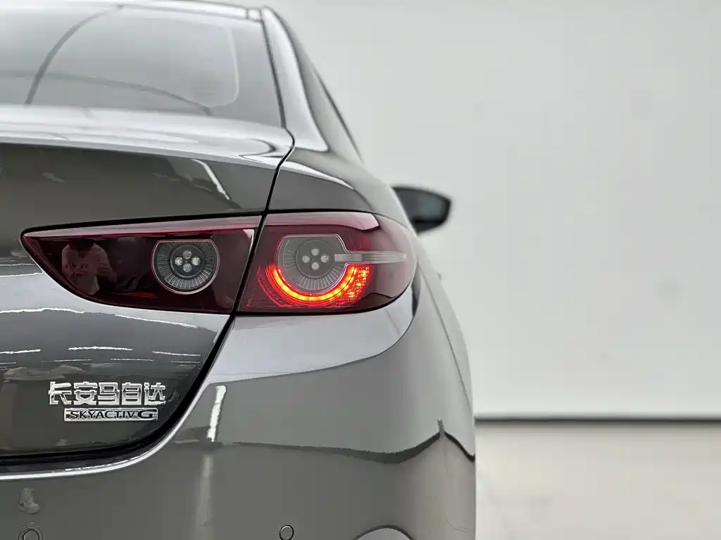 Mazda 3 Axela 2023 — фото 12
