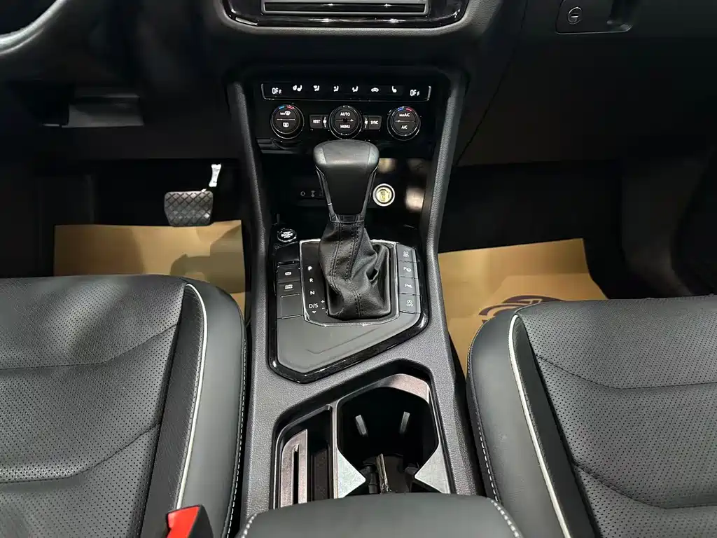 Volkswagen Tiguan L 2018 — фото 12