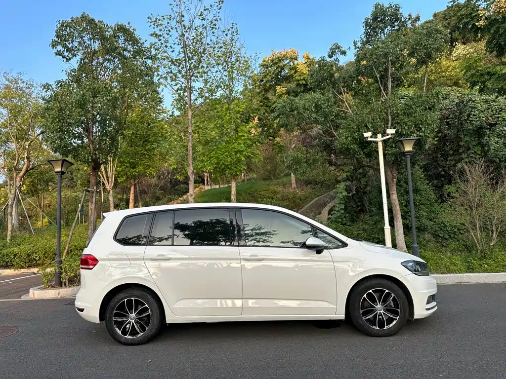Volkswagen Touran 2018 — фото 18