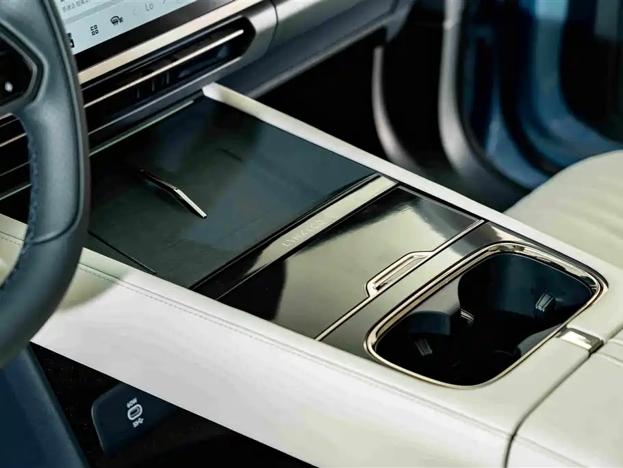 Lynk & Co 08 EM-P 2025 — фото 13