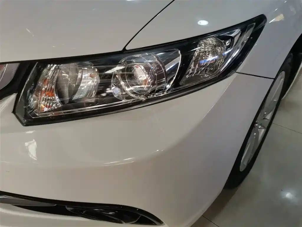 Honda Civic 2015 — фото 18
