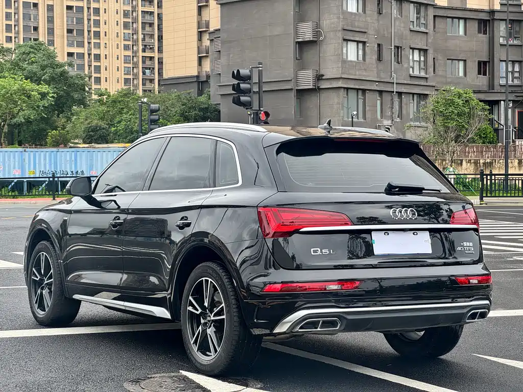 Audi Q5L 2021 — фото 10