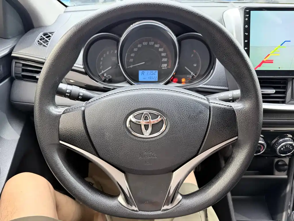 Toyota Yaris L 2021 — фото 10