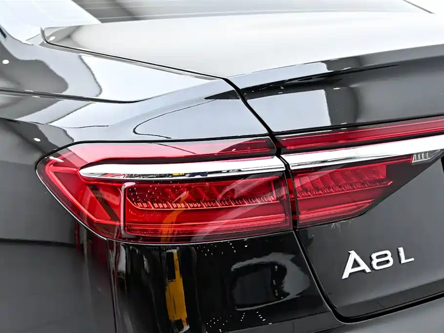 Audi A8 New Energy 2022 — фото 9