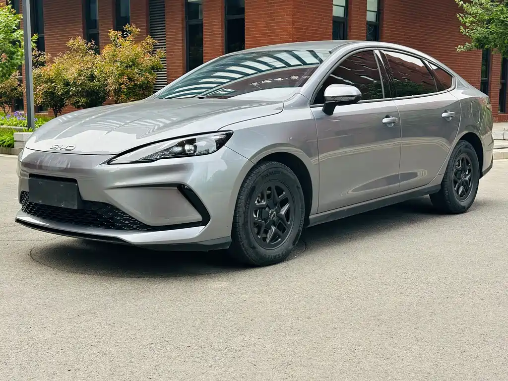 BYD Seal 05 DM-i 2025 — фото 1