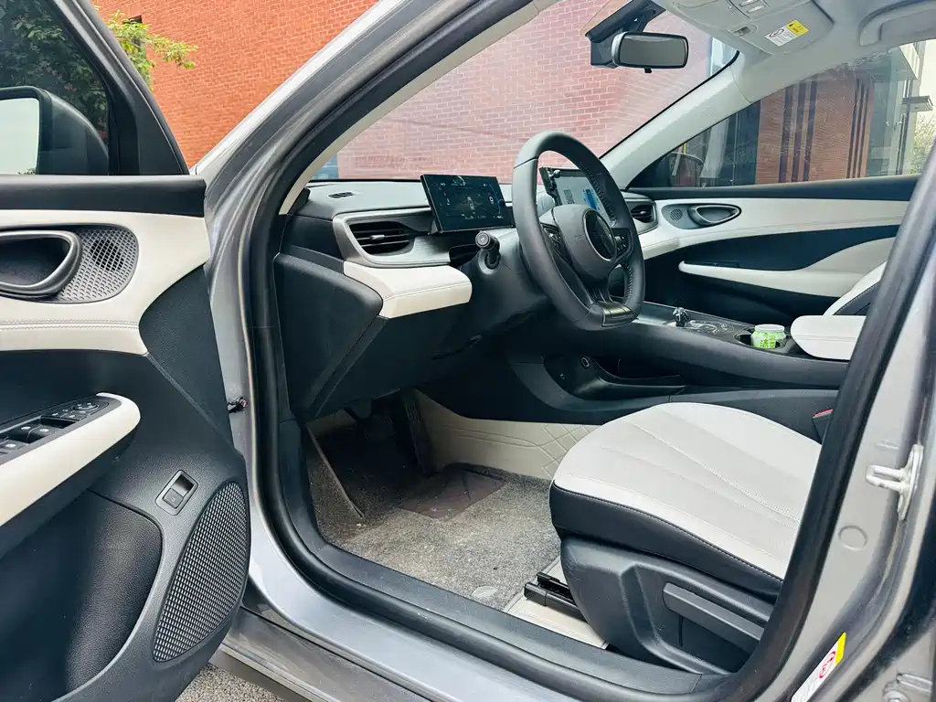 BYD Seal 05 DM-i 2025 — фото 12