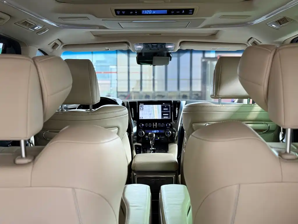 Toyota Vellfire 2023 — фото 19