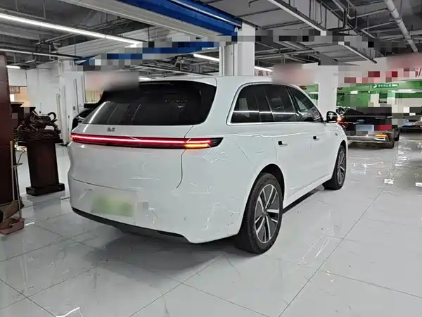 Li Auto L6 2025