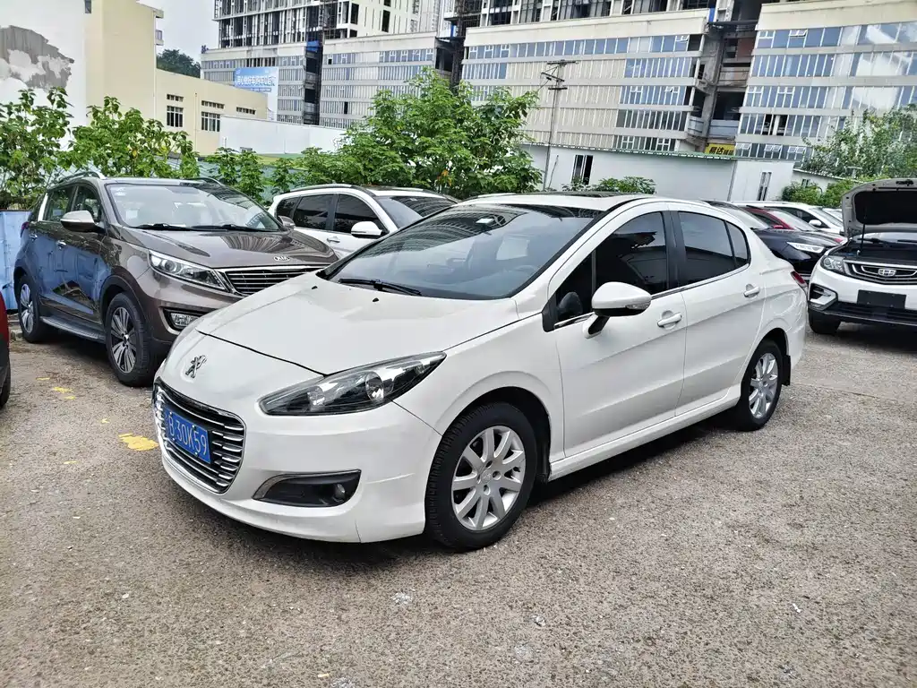 Peugeot 308 2014 — фото 1
