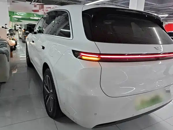 Li Auto L6 2025