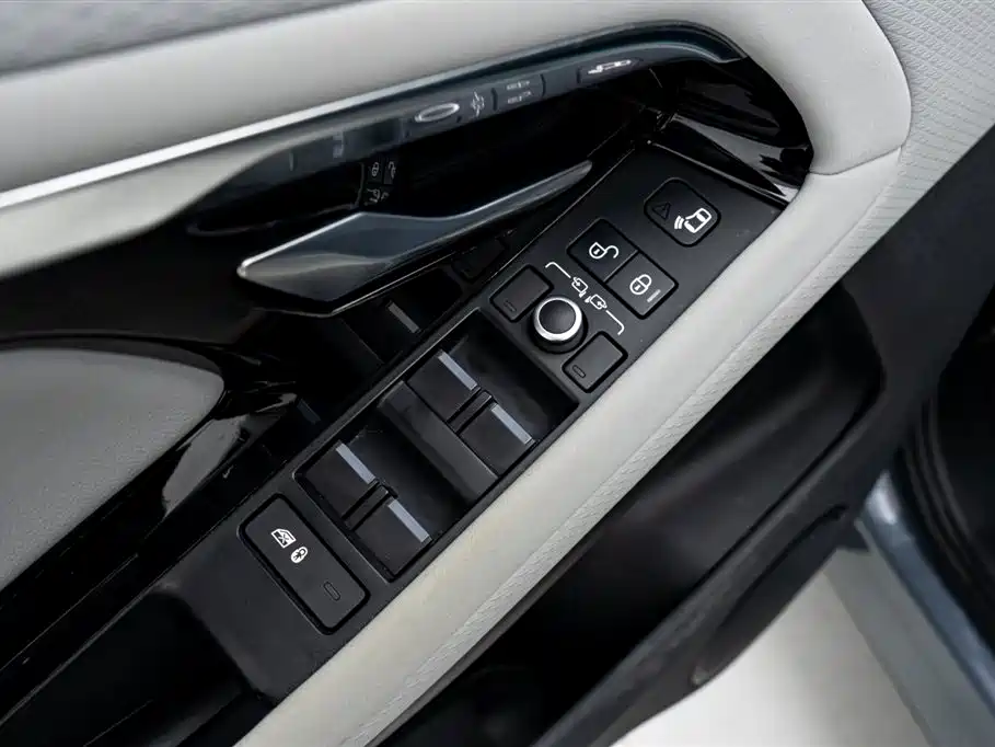 Land Rover Evoque 2021 — фото 23