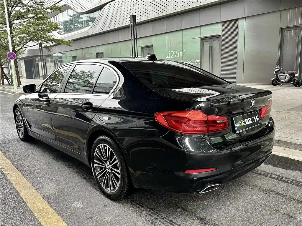 BMW 5 Series 2018 — фото 7