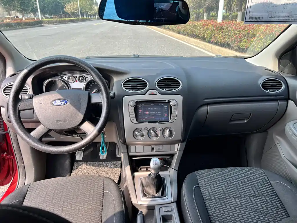 Ford Focus 2015 — фото 9
