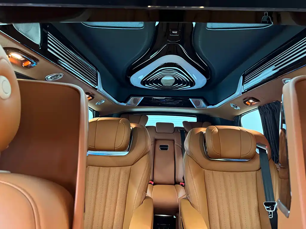 Mercedes-Benz V-Class 2024 — фото 13