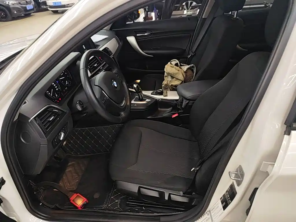 BMW 1 Series 2019 — фото 15