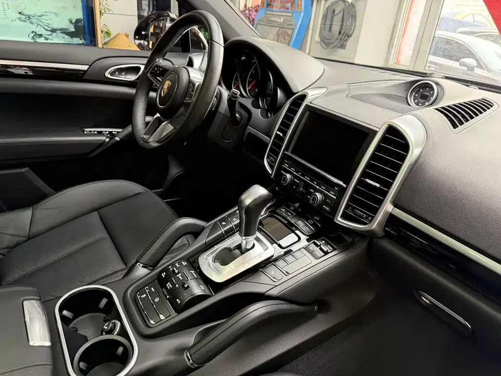 Porsche Cayenne 2016 — фото 16