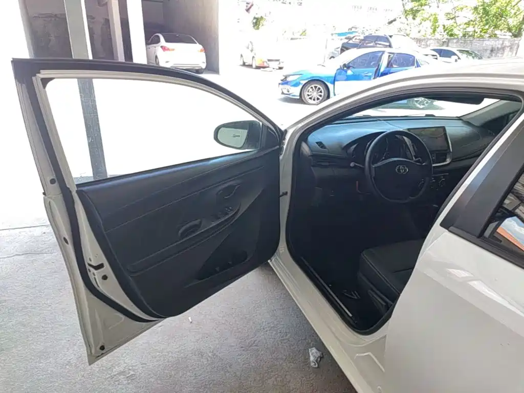 Toyota Yaris L 2018 — фото 16