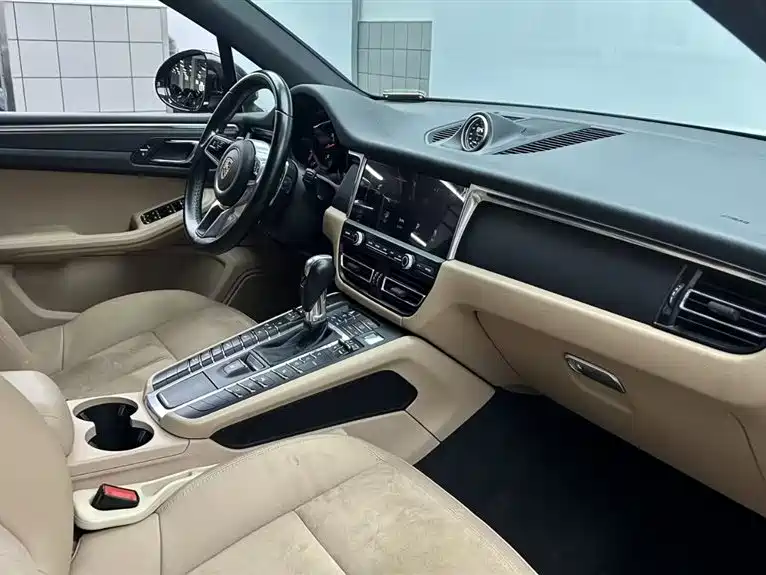 Porsche Macan 2019 — фото 12