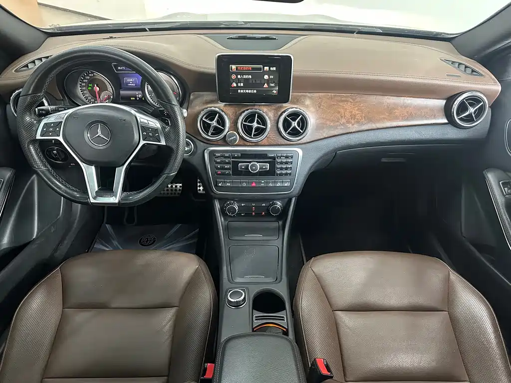Mercedes-Benz GLA 2015 — фото 16