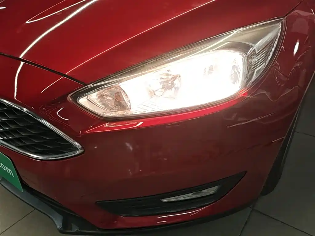 Ford Focus 2016 — фото 24