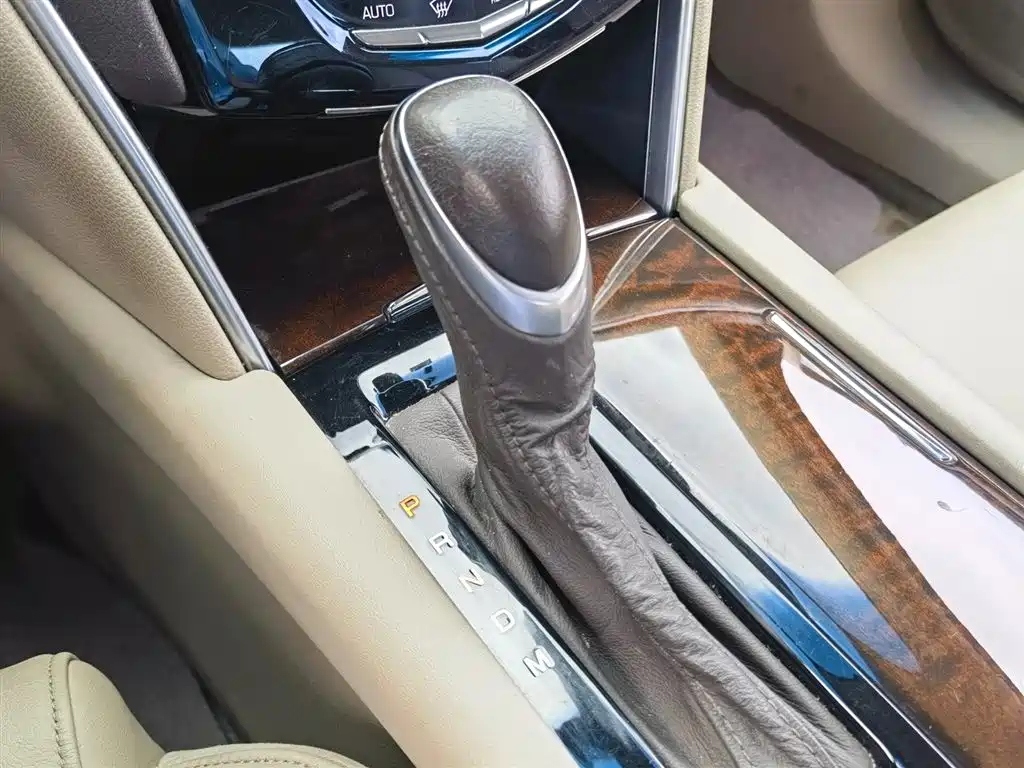 Cadillac XTS 2014 — фото 12