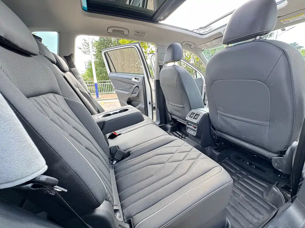 Volkswagen Tiguan L 2023 — фото 14