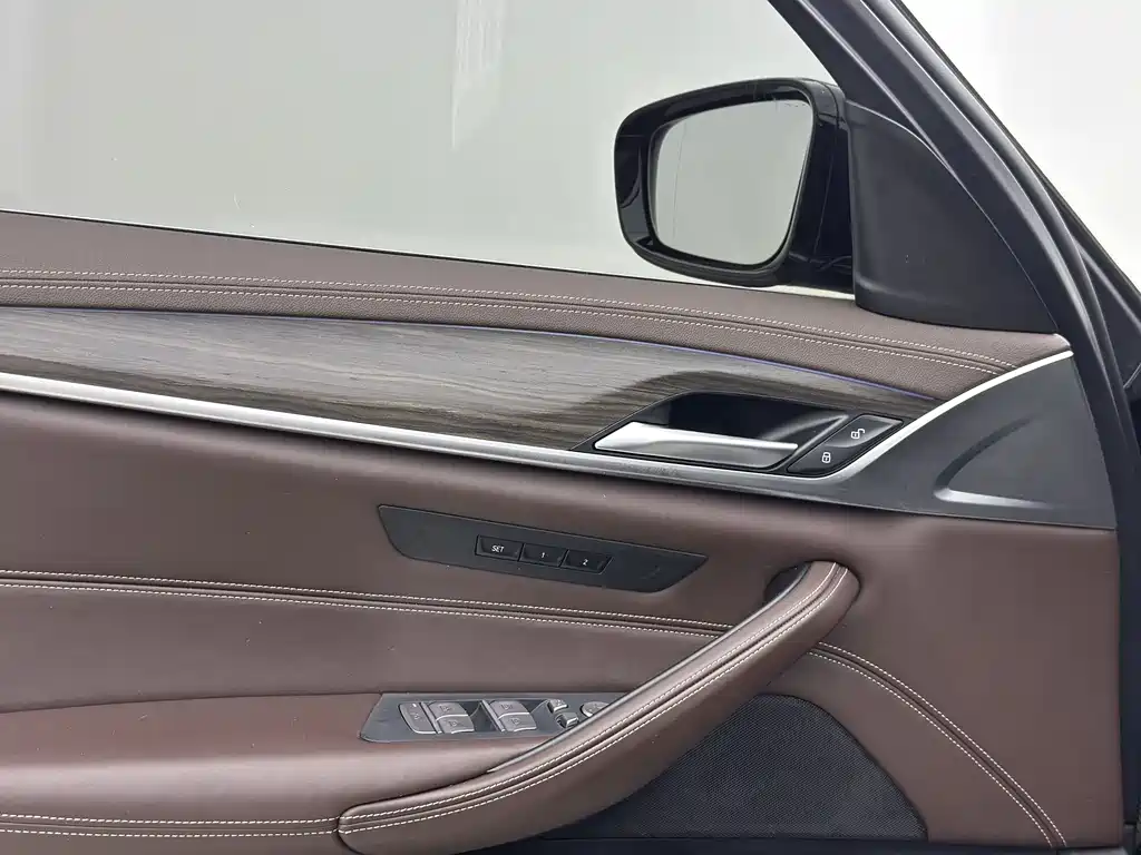 BMW 5 Series New Energy 2020 — фото 10