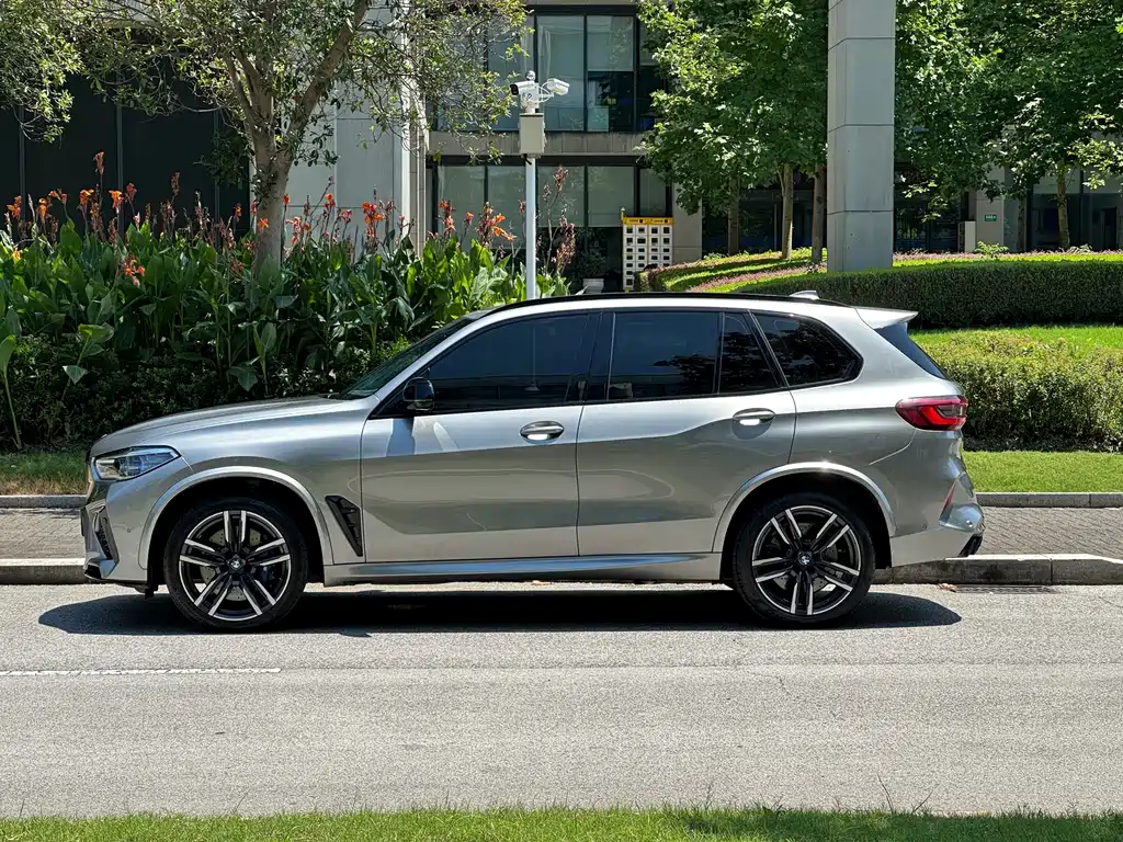 BMW X5 M 2022 — фото 7