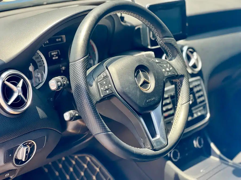 Mercedes-Benz A-Class 2016 — фото 9