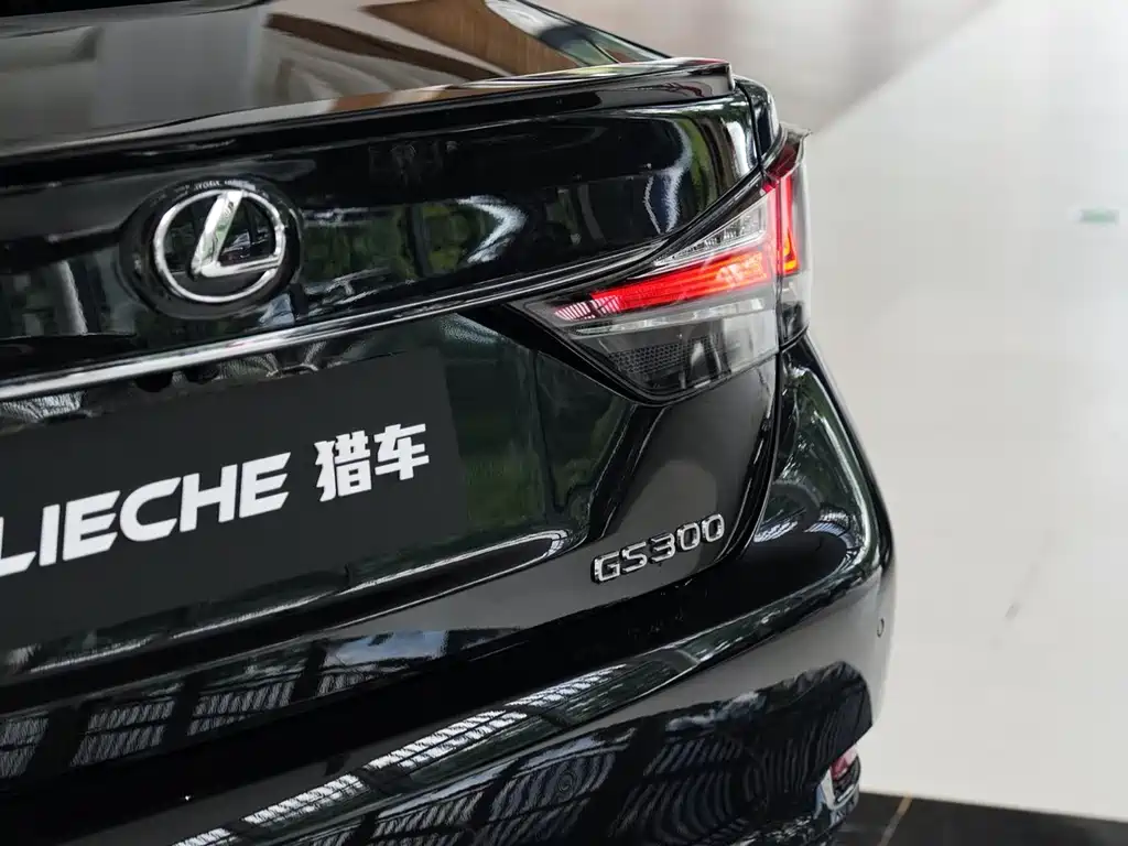 Lexus GS 2017 — фото 16