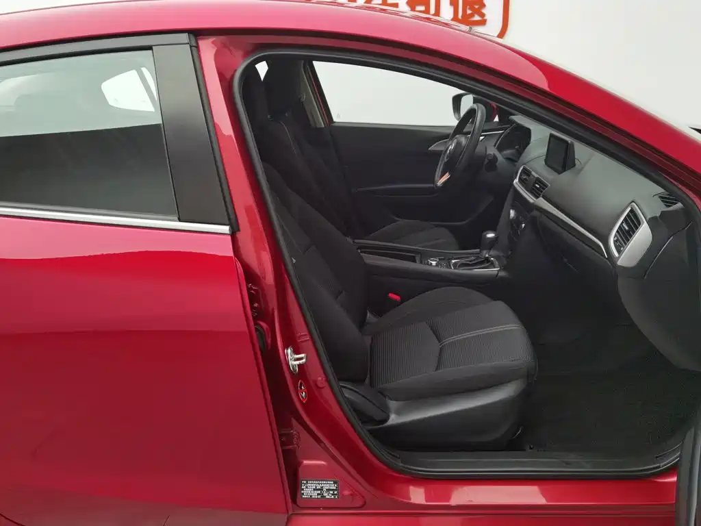 Mazda 3 Axela 2018 — фото 23