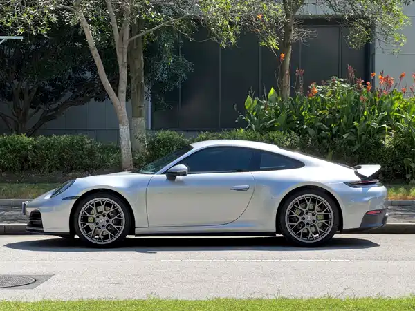 Porsche 911 2025