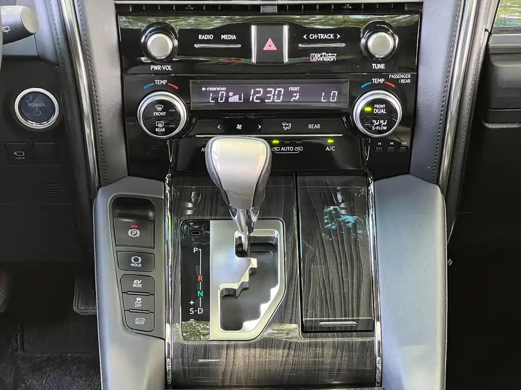 Lexus LM 2020 — фото 22