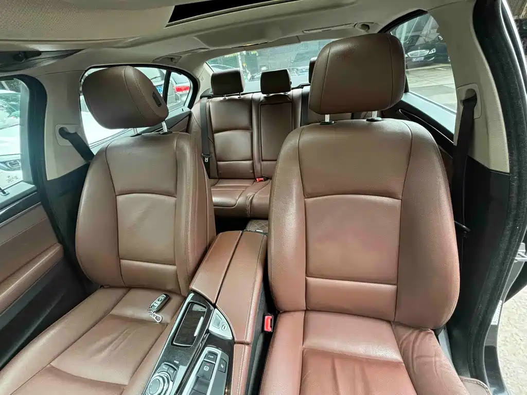 BMW 5 Series 2016 — фото 12