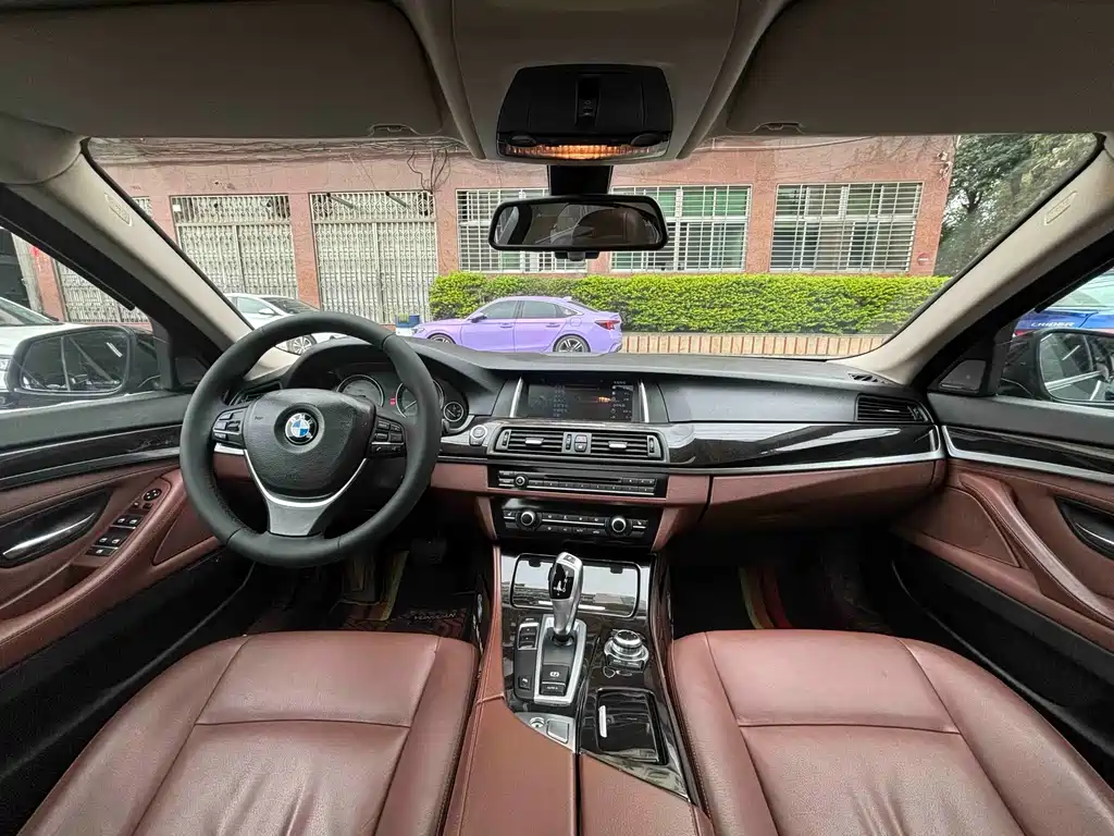 BMW 5 Series 2016 — фото 16