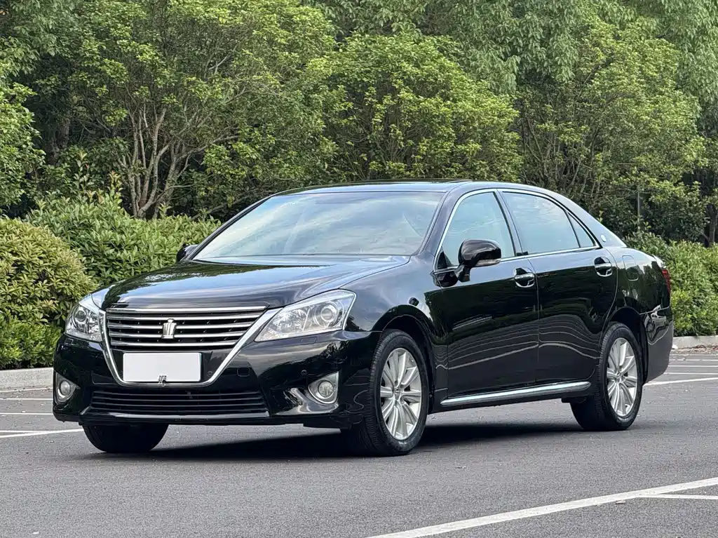 Toyota Crown 2015