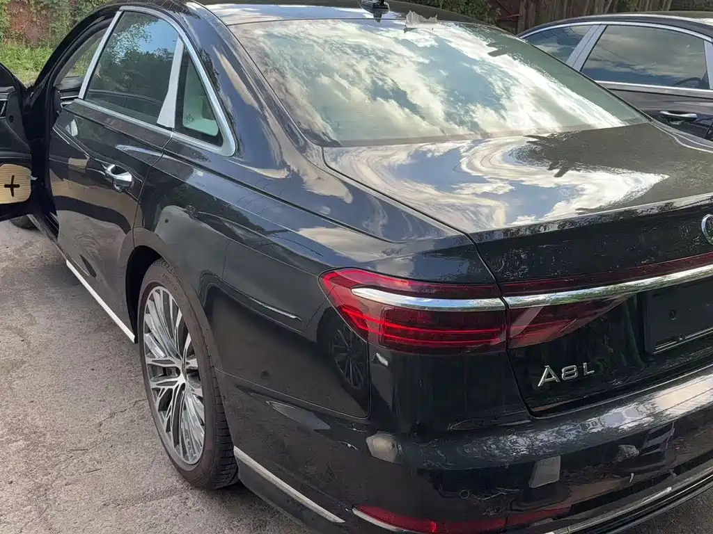 Audi A8 — фото 4
