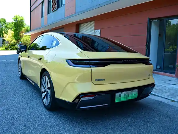 Geely Galaxy E8 2024