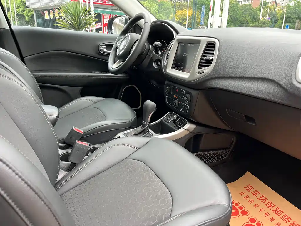 Jeep Compass 2020 — фото 11