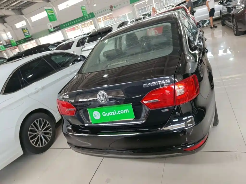 Volkswagen Sagitar 2015