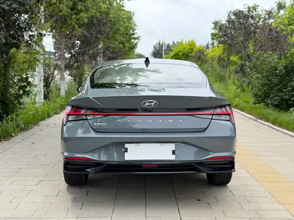 Hyundai Elantra 2022 — фото 24