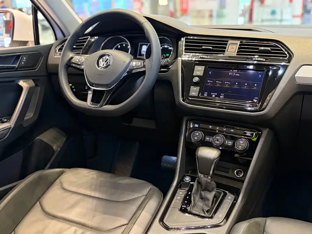 Volkswagen Tiguan L 2018 — фото 14