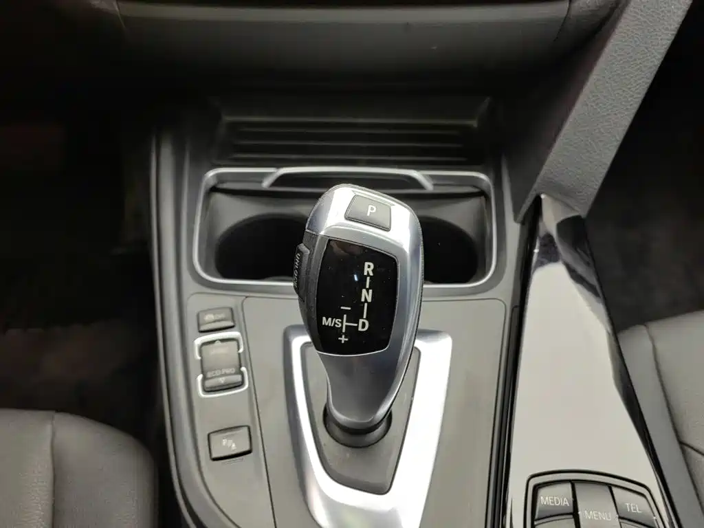BMW 3 Series 2016 — фото 13