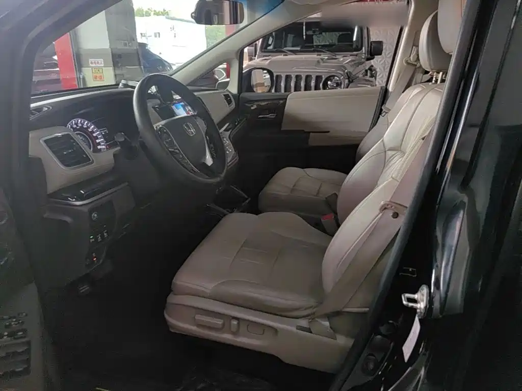 Honda Odyssey 2017 — фото 15