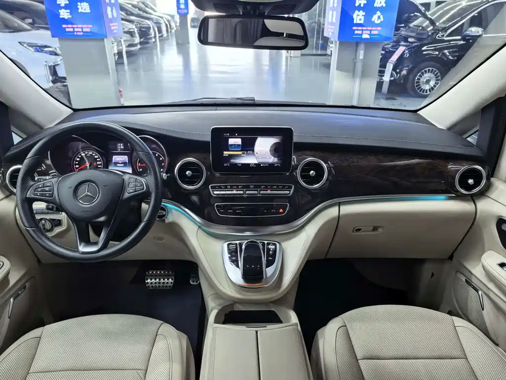 Mercedes-Benz V-Class 2018 — фото 12