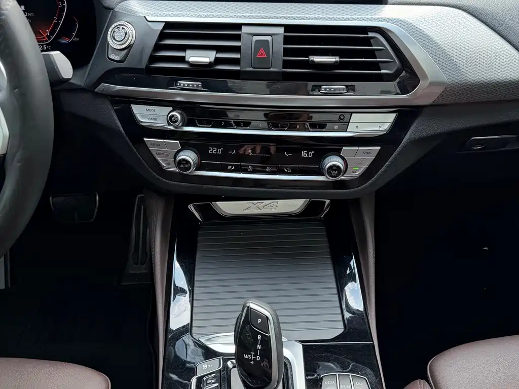 BMW X4 2021 — фото 9